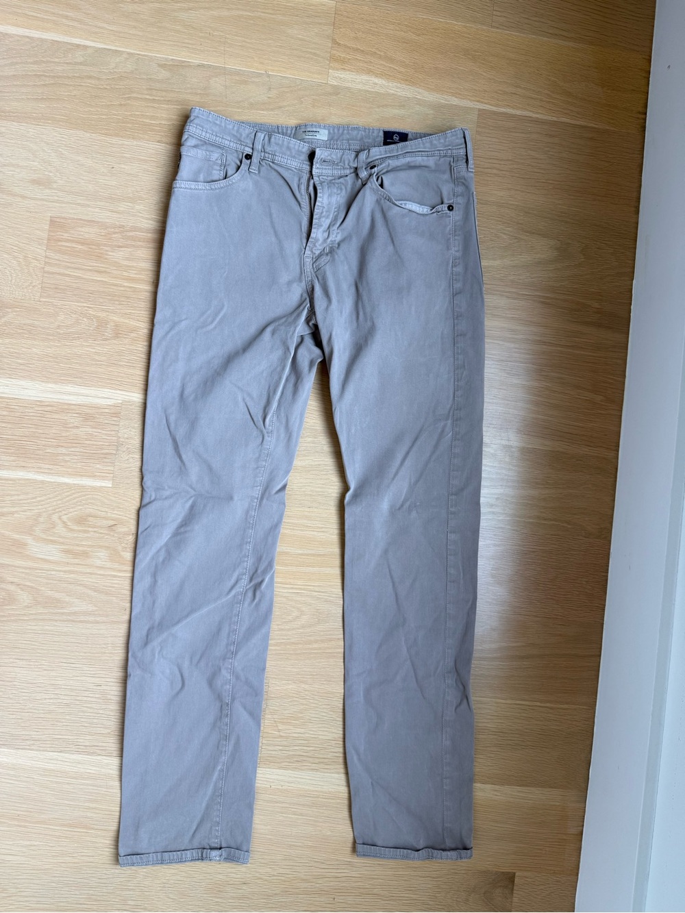 Ag Adriano Goldschmied Slim Straight Jeans in Light Gray